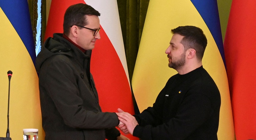 O primeiro-ministro polaco esteve com o presidente ucraniano a 24 de fevereiro de 2023, um ano depois da invasão russa à Ucrânia 
