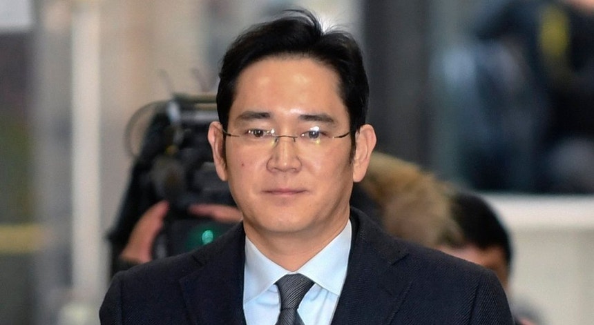 O patrão da Samsung foi multado por uso ilegal de anestésico
