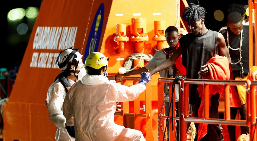 Imagem de Mais de 80 mortos em barco de migrantes à deriva junto às Canárias