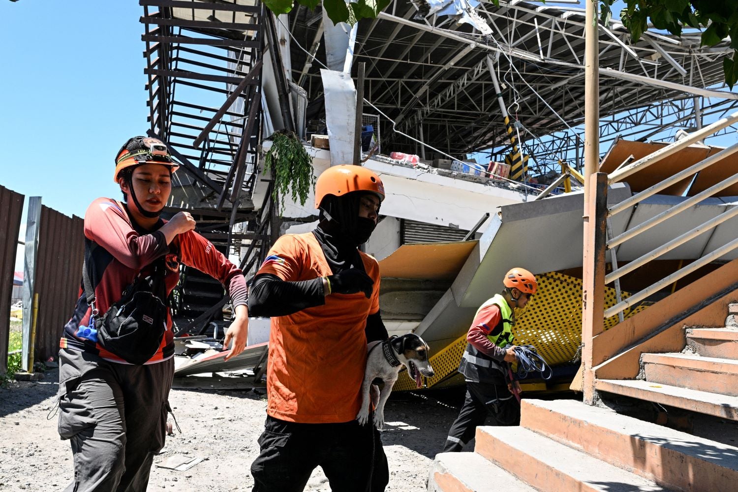 Sismo de segunda-feira nas Filipinas fez pelo meno