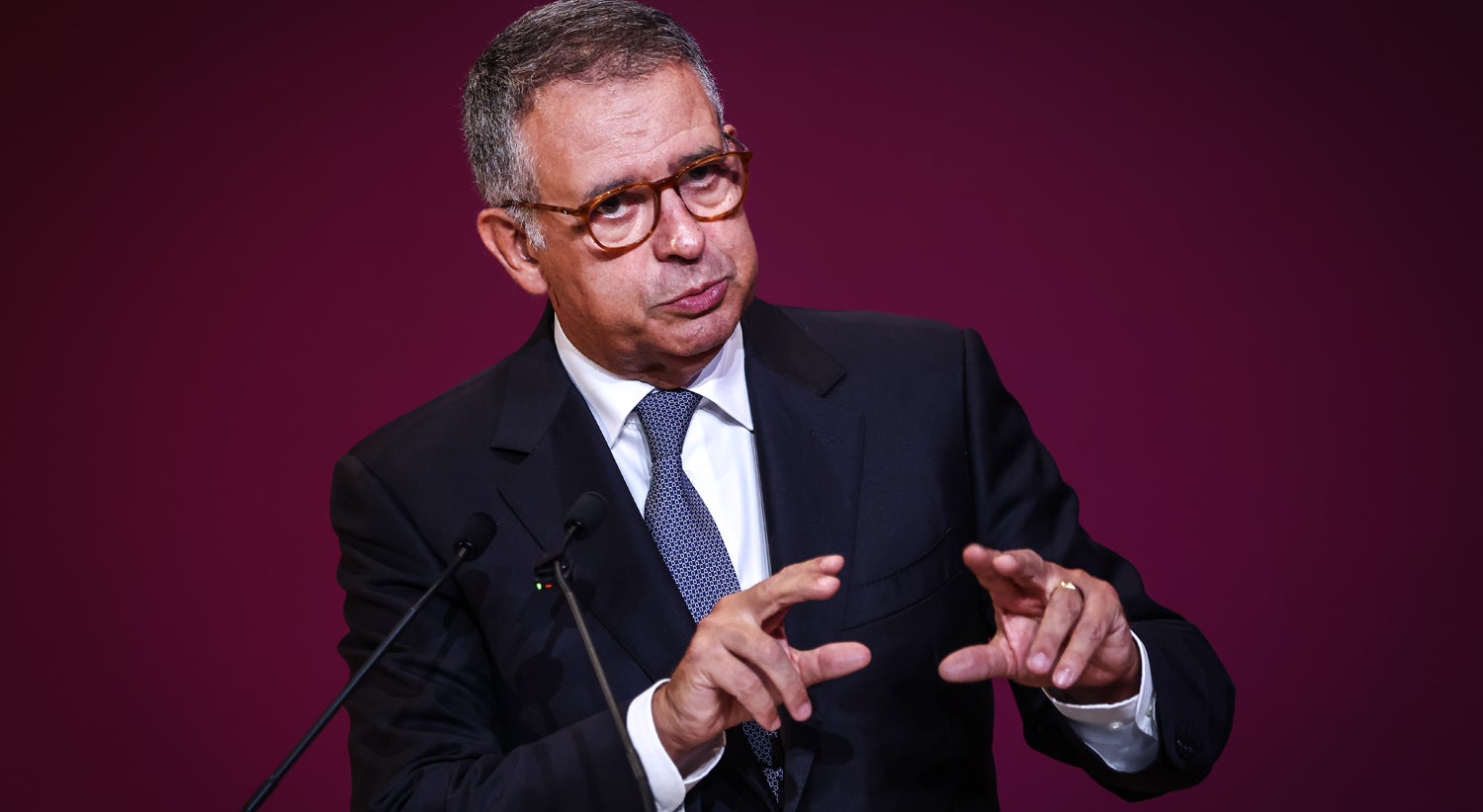 Seguro vê problemas por resolver como inimigos da democracia
