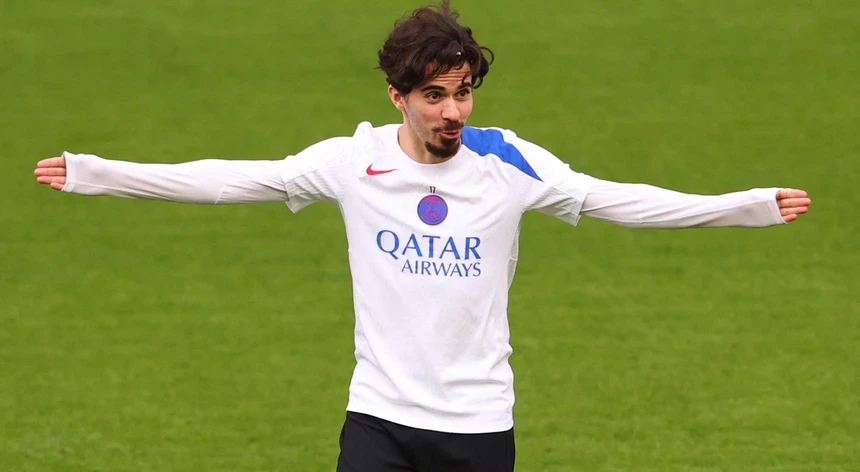 Imagem de Vitinha regressa aos treinos do PSG na véspera de defrontar o Bayern