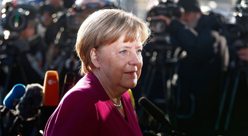 Com o acordo firmado, a imprensa alemã foi revelando ao longo da manhã os primeiros nomes que deverão formar o Governo de Angela Merkel

