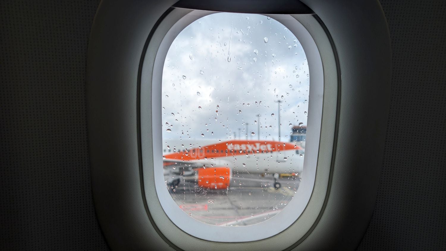 Greve dos tripulantes da easyJet originou o cancelamento de 370 voos diz sindicato