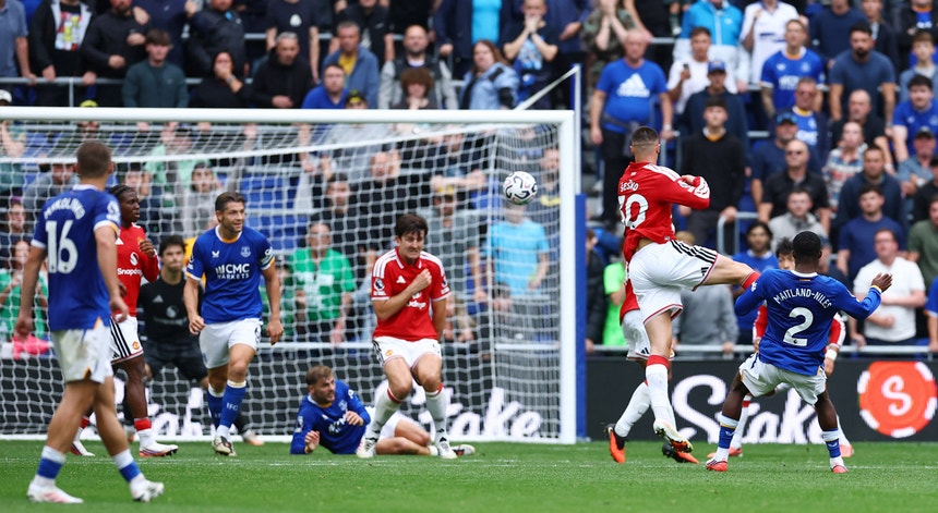 Imagem de Everton e Manchester United empatam em jogo emocionante