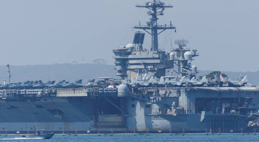 EUA reclamam abate de drone iraniano que se dirigia a porta-aviões 