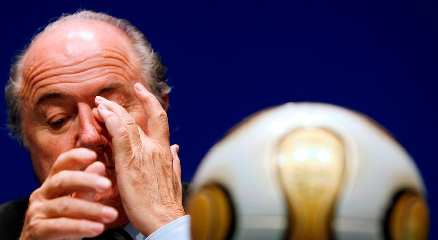 Blatter revelou "arranjos" para a atribuição dos mundiais de 2018 e 2022
