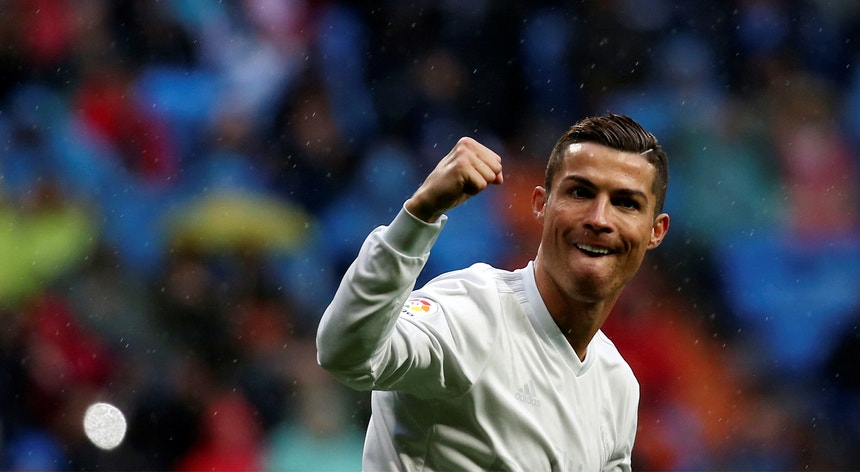 Cristiano Ronaldo é também o favorito para o prémio da FIFA de melhor jogador do mundo
