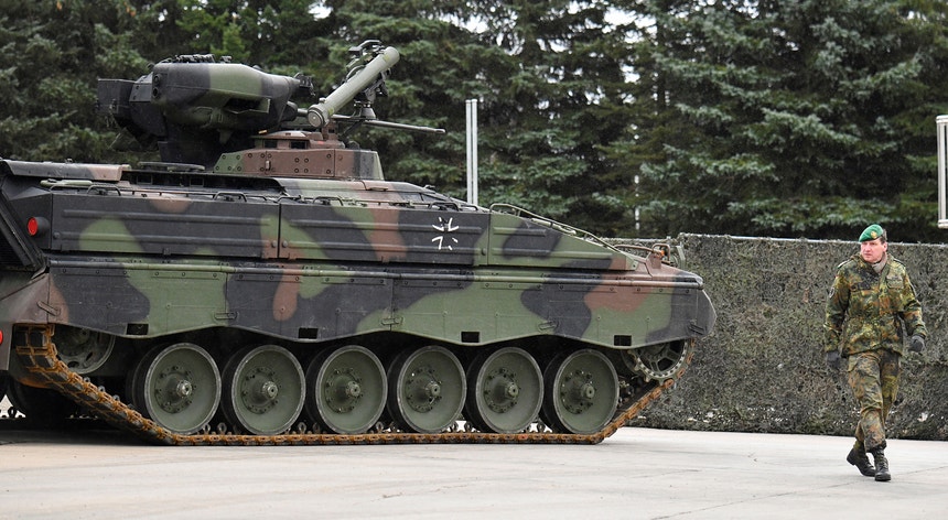 Um dos temas mais controversos do encontro entre aliados é o fornecimento de tanques de combate ocidentais como o Leopard 2, de fabrico alemão
