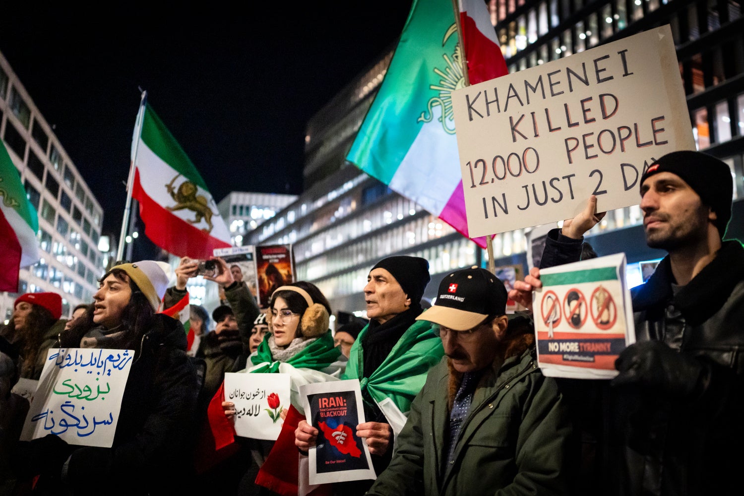 Protestos no Irão: EUA apelam à saída imediata dos cidadãos norte-americanos