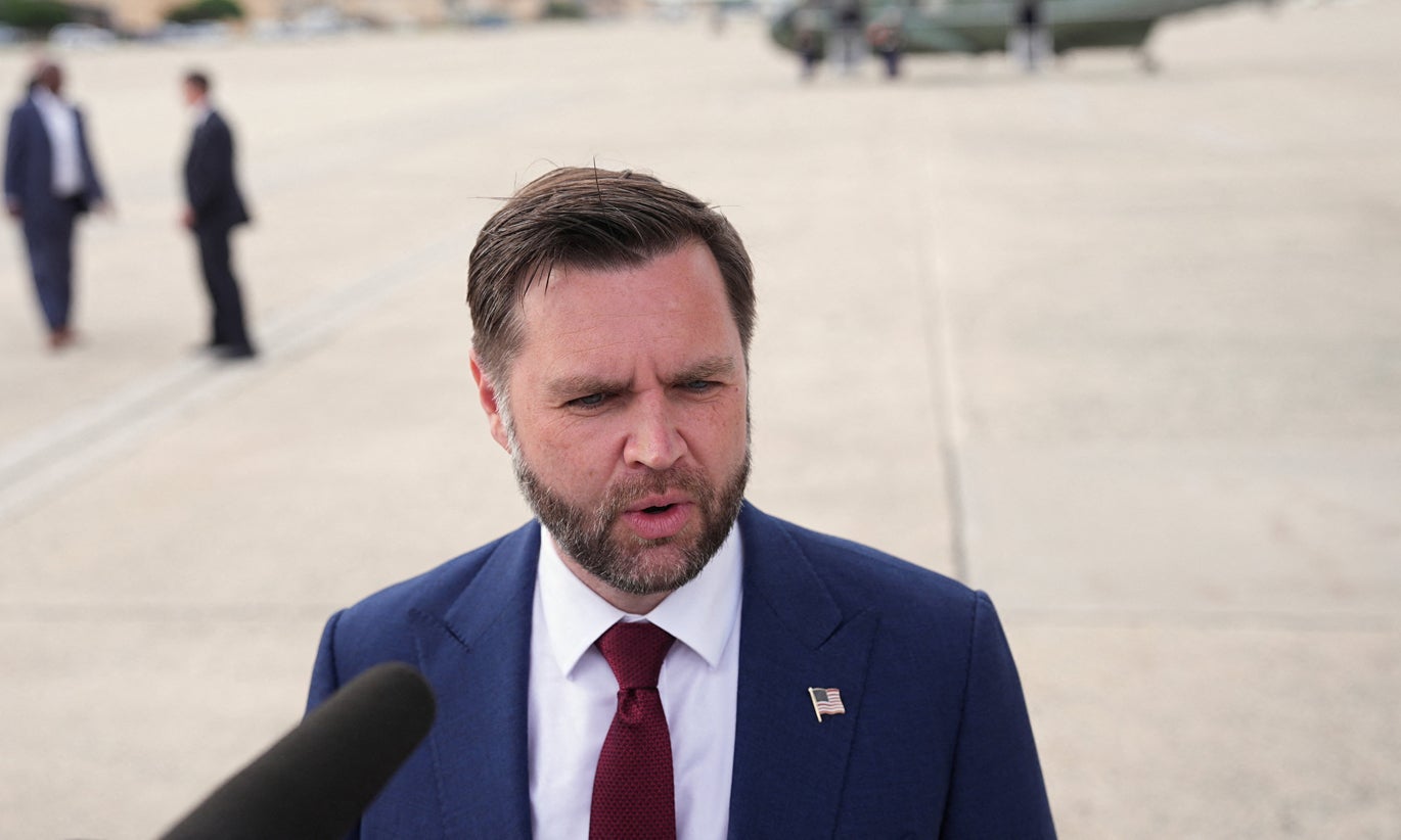 Governo inglês denuncia tentativas de interferência após críticas de JD Vance