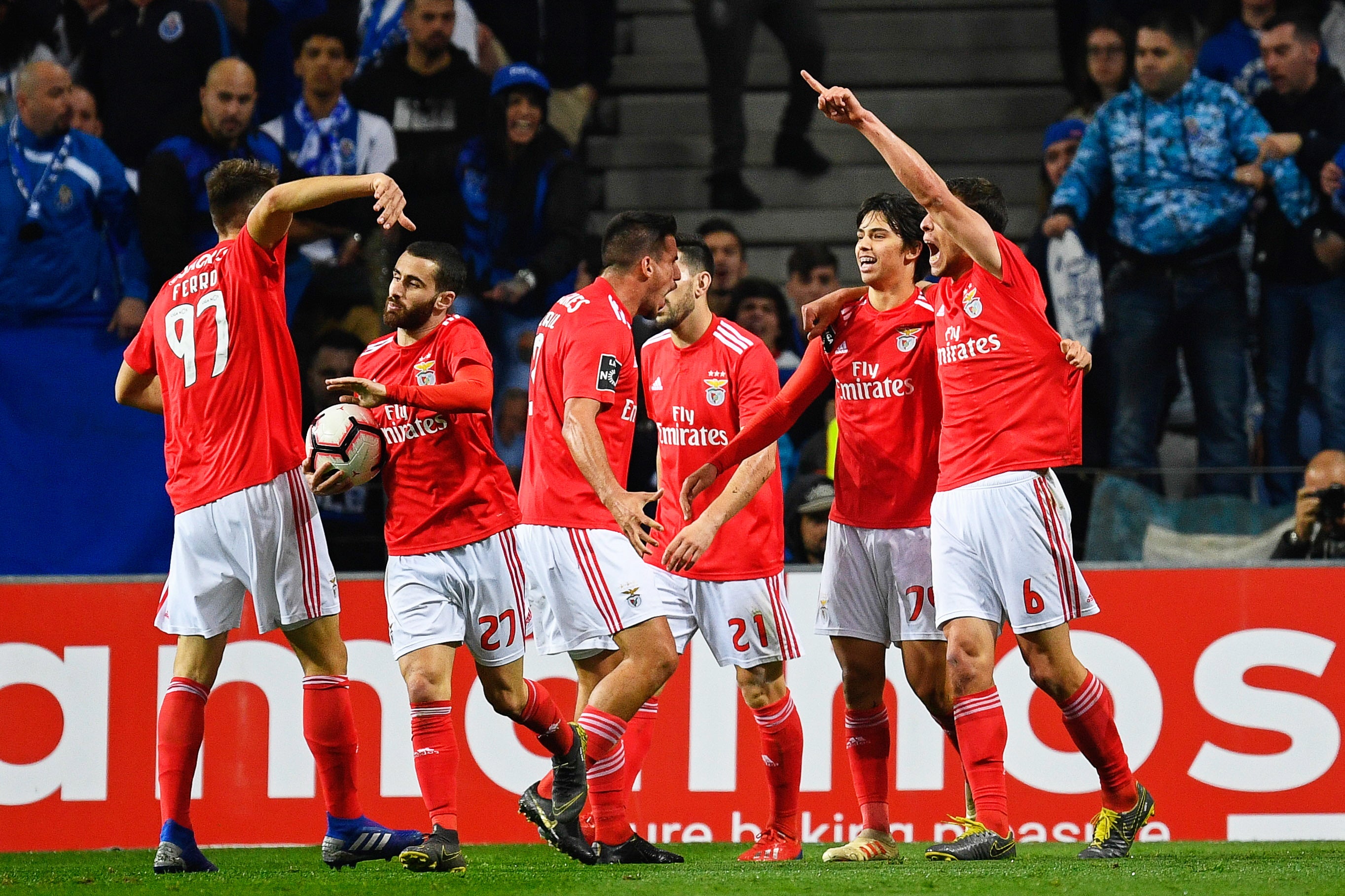 Benfica Comanda Campeonato A 10 Jogos Do Final