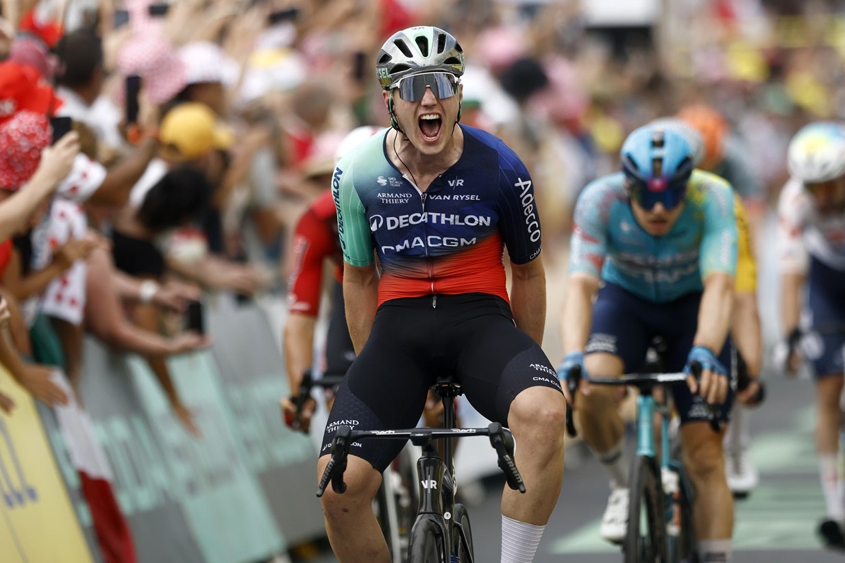 Olav Kooij debuta con victoria al imponerse en el sprint de la quinta etapa
