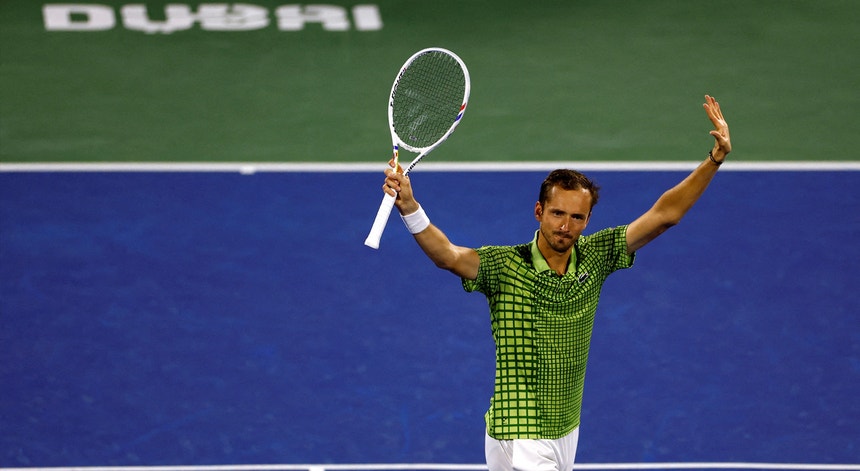 Imagem de Medvedev vence final no Dubai sem jogar