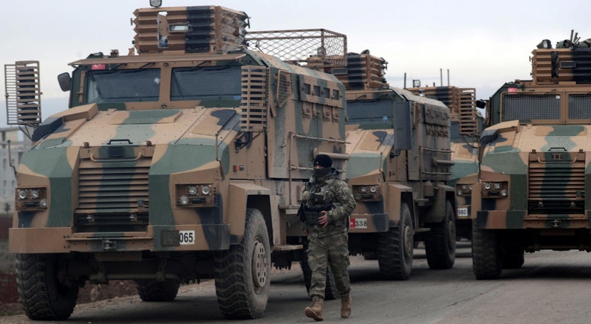 Forças militares turcas em Hazano, próximo de Idlib

