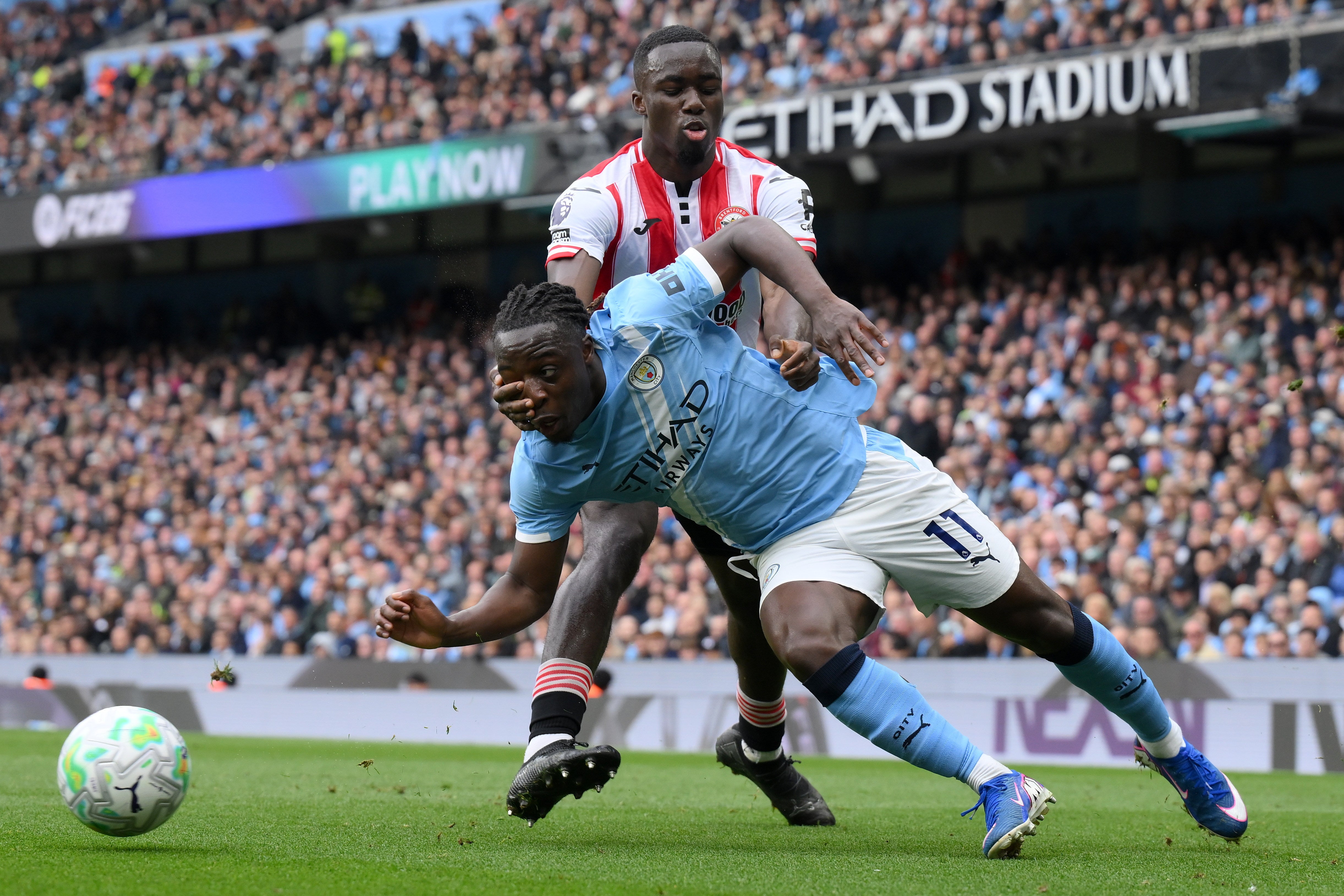Manchester City vence Crystal Palace e pressiona Arsenal na luta pelo título
