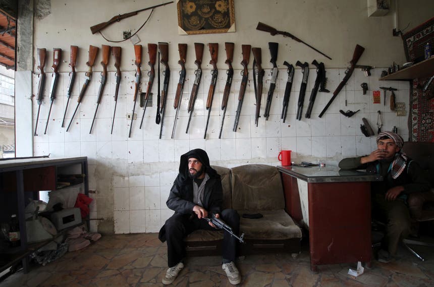 Uma loja de armamento em Duma, Síria Foto: Reuters Uma loja de armamento em Duma, Síria Foto: Reuters