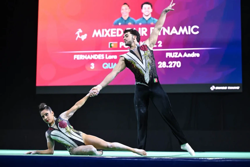 Lara Fernandes e André Fiúza vice-campeões mundiais de acrobática em exercício combinado