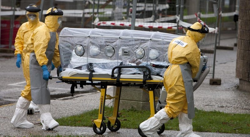 Paciente à chegada ao hospital de Vigo, centro de referência para casos suspeitos de Ébola.
