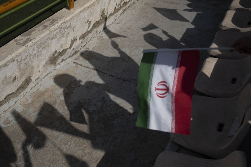 Irão. Seleção de futebol feminina é recebida em festa no regresso a Teerão