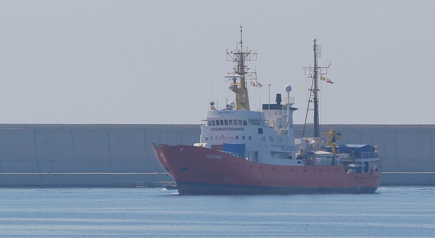 O navio Aquarius no momento da aproximação ao porto de Valência, depois de uma semana no Mar Mediterrâneo
