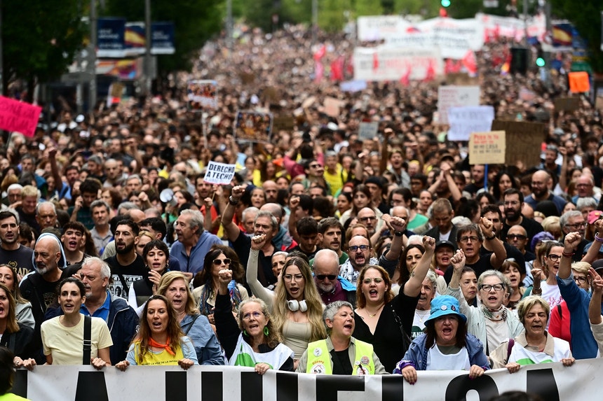 Milhares de pessoas manifestam-se em Espanha pela habitação