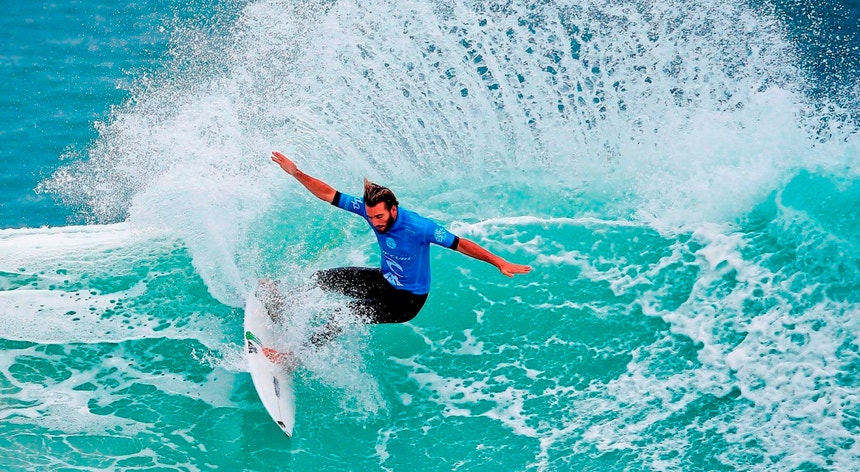 Frederico Morais continua a lutar de igual para igual com os maiores surfistas do mundo
