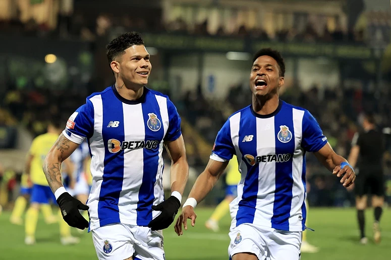 O FC Porto  procura no Emirates Stadium conquistar um lugar nos "quartos" da "orelhuda"
