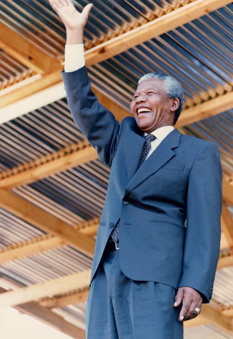 Nelson Mandela durante servi&ccedil;o ecum&eacute;nico em Moria, &Aacute;frica do Sul (20 abril 1992) /Foto: Ant&oacute;nio Mateus - RTP 