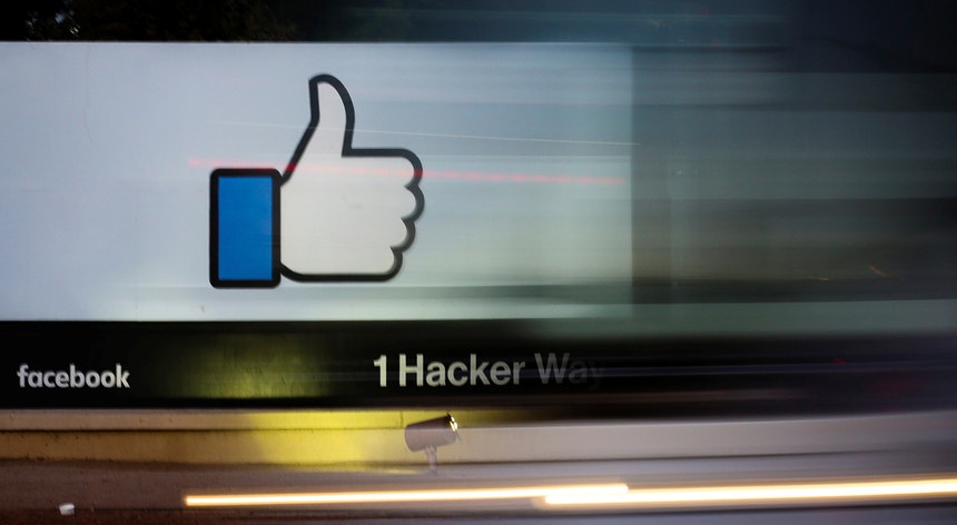 A “compensação”, explica a DECO, por atingir os dois mil euros por utilizador do Facebook
