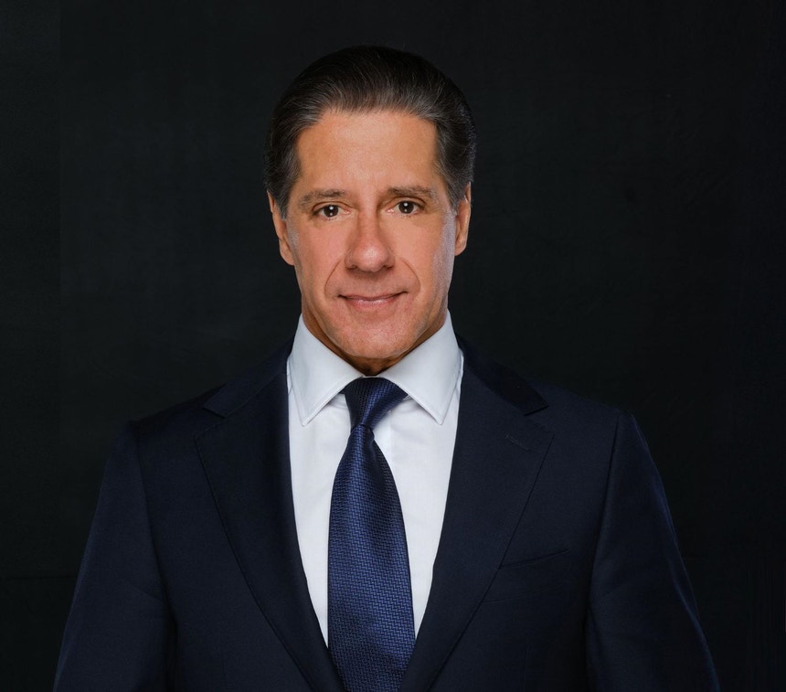 Imagem de FBI executa mandado de busca na casa do português que lidera escolas em Los Angeles