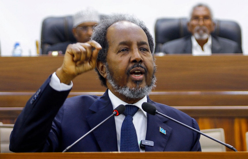 Presidente da Somália, Hassan Sheikh Mohamud, fala ao Parlamento em Mogadíscio a 7 de janeiro de 2024
