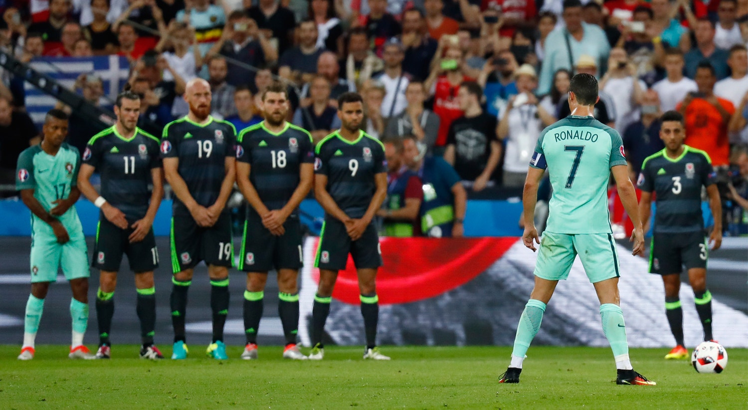  Kai Pfaffenbach - Reuters 