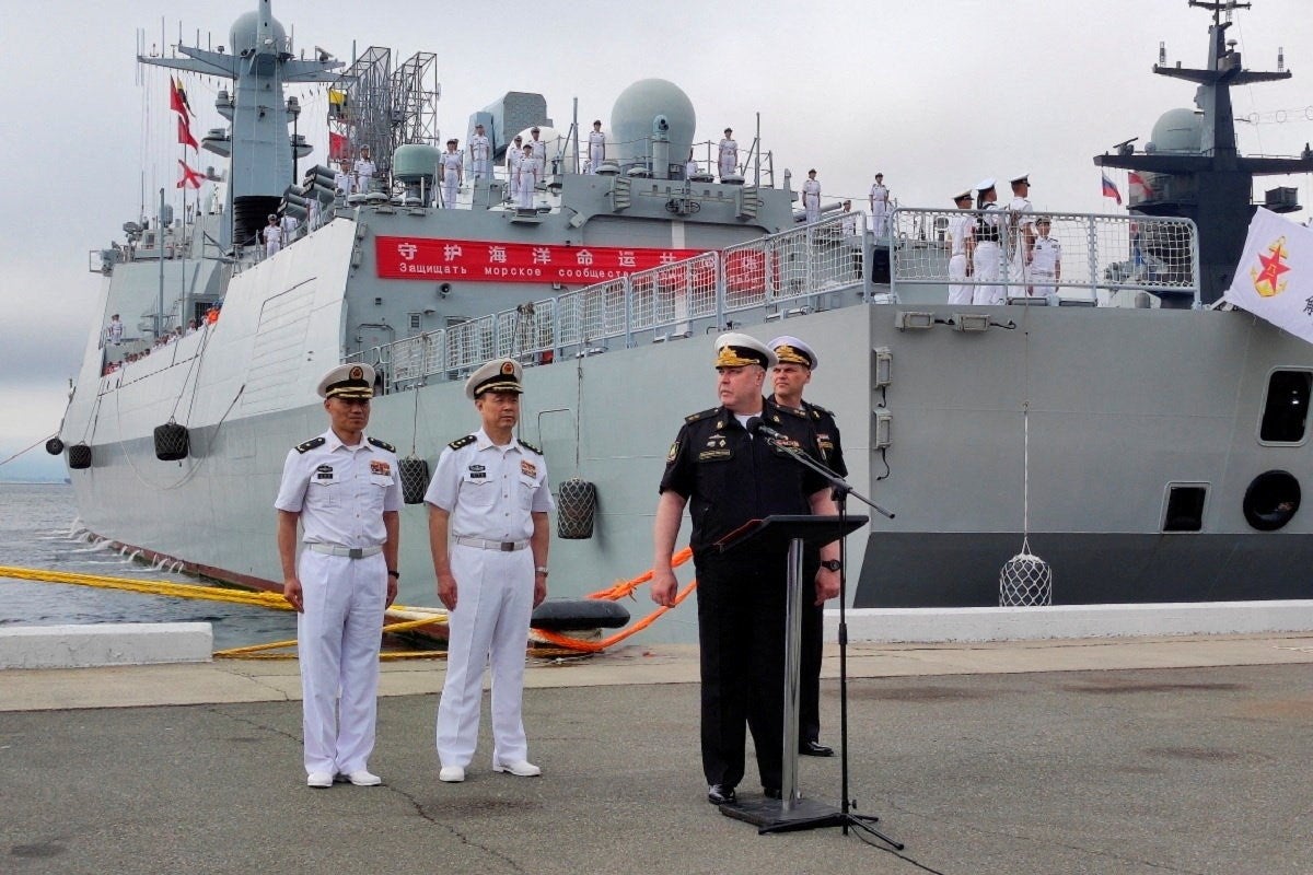 China e Rússia concluem exercícios navais e avançam para patrulha no Pacífico