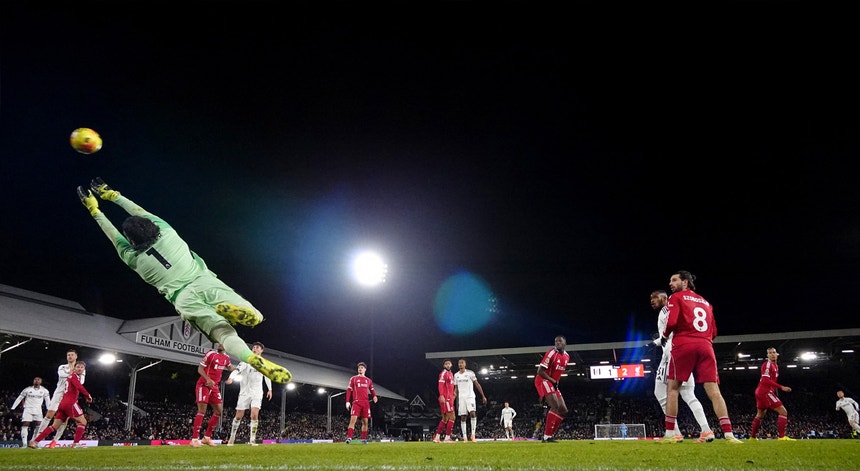 Imagem de Empate intenso entre Fulham e Liverpool