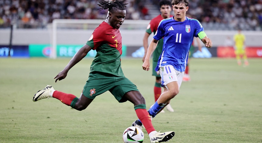 Geovany Quenda em ação durante a final do Europeu de sub-17
