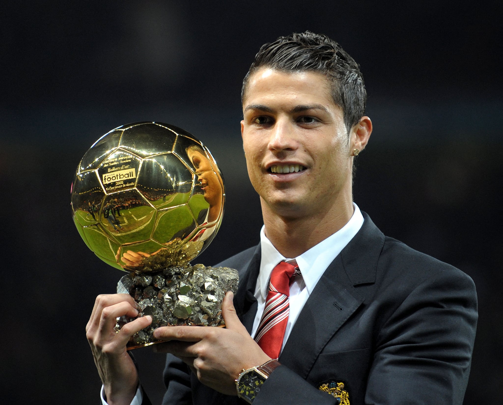Cristiano Ronaldo eleito o melhor Bola de Ouro da hist�ria
