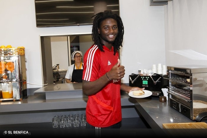 Medio David Tavares Renova Com Benfica Ate 2024