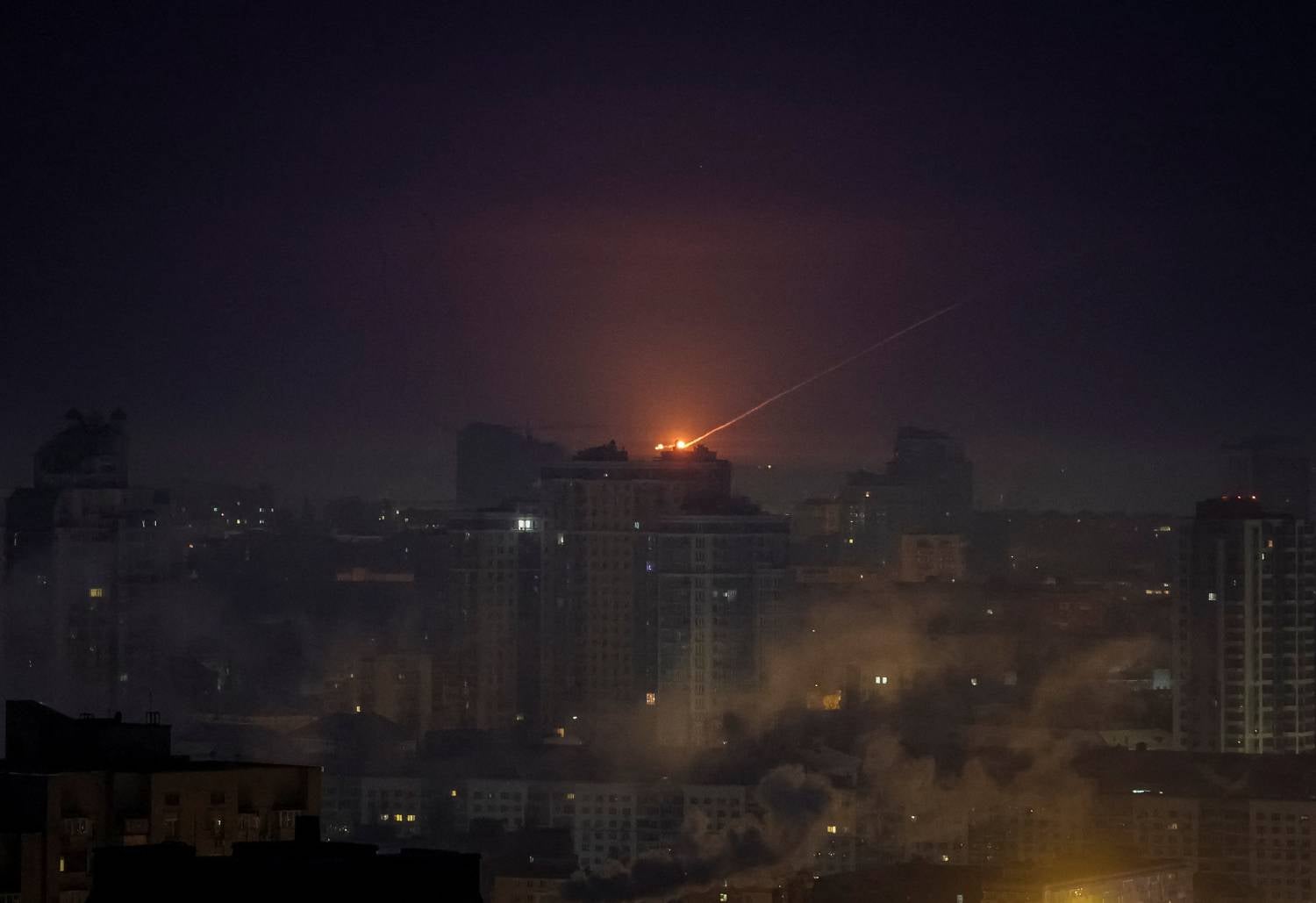 Novo ataque russo deixa quase metade de Kiev sem aquecimento