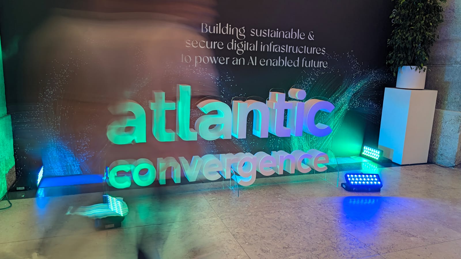 Portugal no centro do Atlântico digital. Autoestrada de dados ou potência tecnológica?