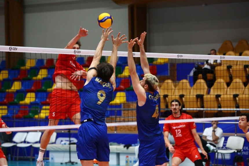 Imagem de Portugal despede-se da Liga Europeia de voleibol com triunfo sobre Azerbaijão