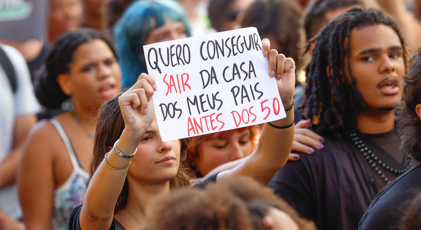 Imagem ilustrativa: Protestos pela habitação e contra aumento do custo de vida sobem de tom em mani
