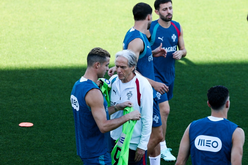 Imagem de Ronaldo e Jorge Jesus resolvem desentendimento antes da chegada de Proença