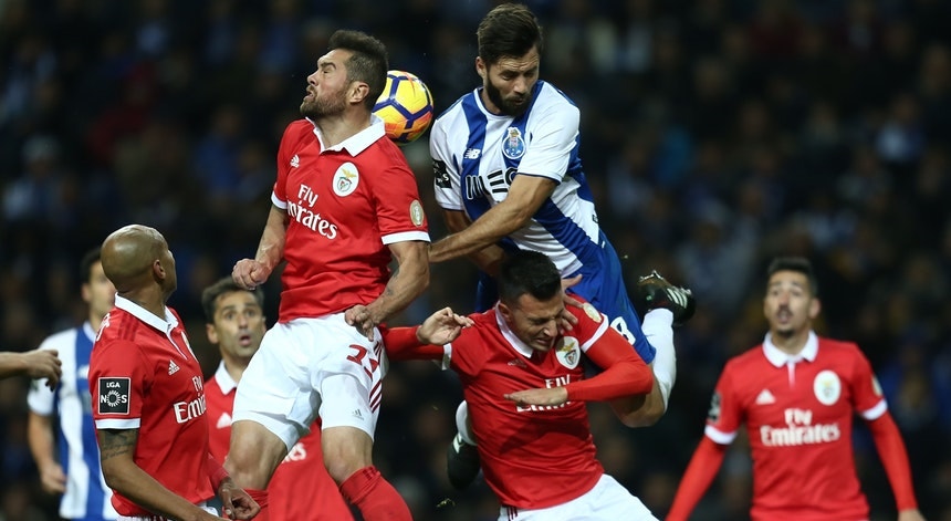 Benfica e FC Porto devem voltar a disputar um jogo intenso no próximo domingo
