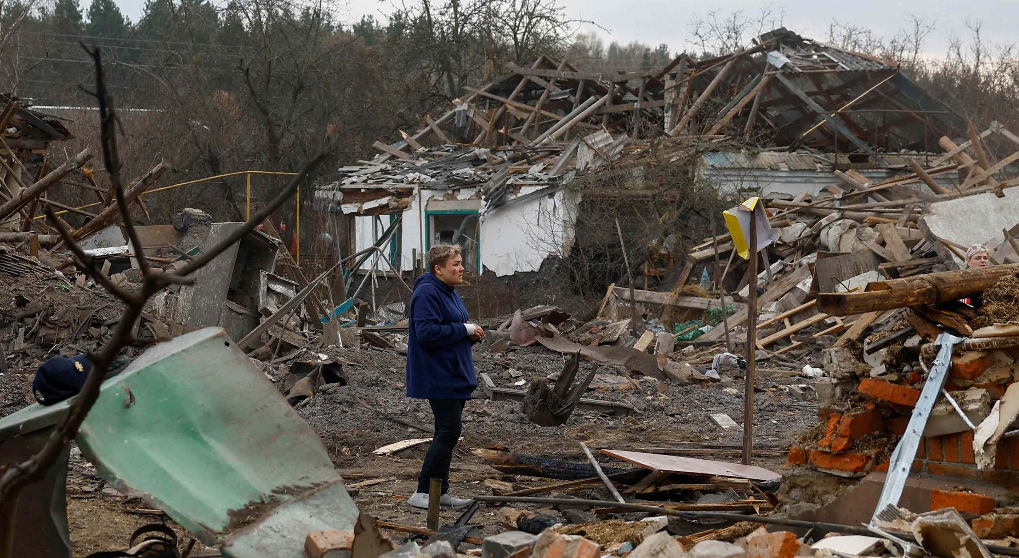 Ataque com drone russo faz cinco mortos e 19 feridos em mercado