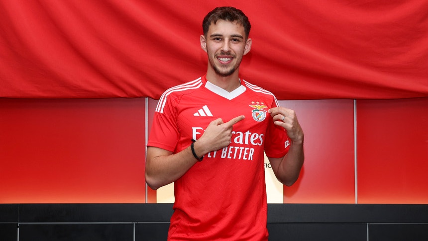 Imagem relacionada com a notícia:  Adrian Bajrami continua no Benfica até 2029
