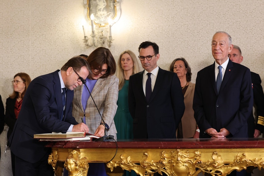 Imagem de Luís Neves tomou posse como ministro da Administração Interna