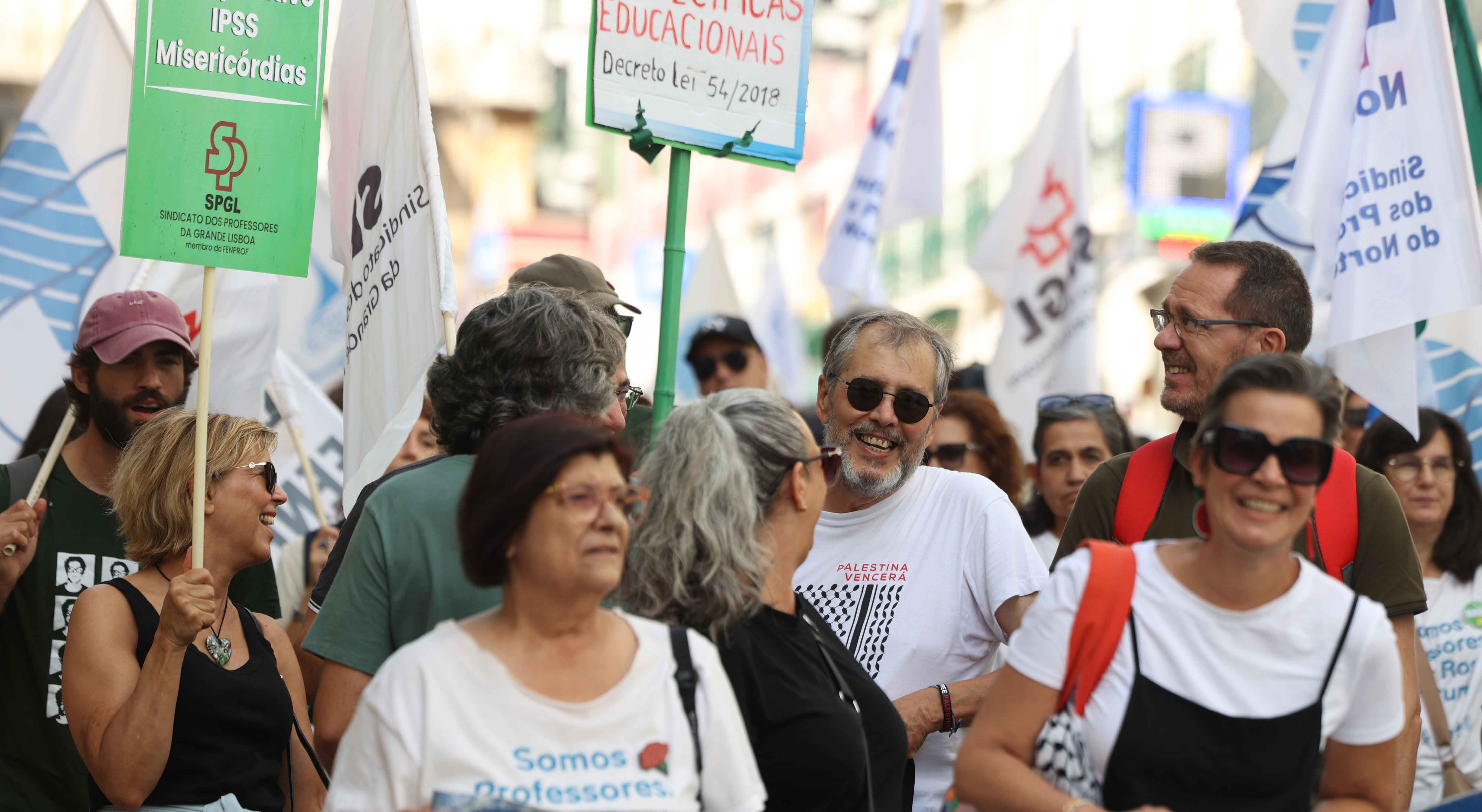 "Há perigos na escola pública". Centenas de professores desfilaram em Lisboa para exigir respostas