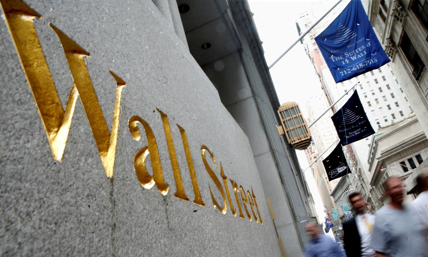 Wall Street fecha em baixa arrastada por conjugação de elementos desfavoráveis