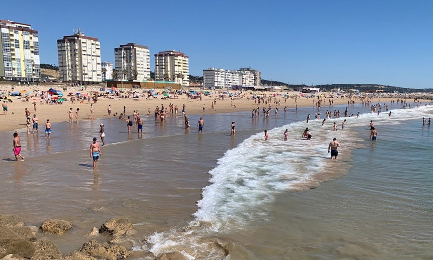 Imagem de Incêndio deflagrou em bar de praia na Costa da Caparica